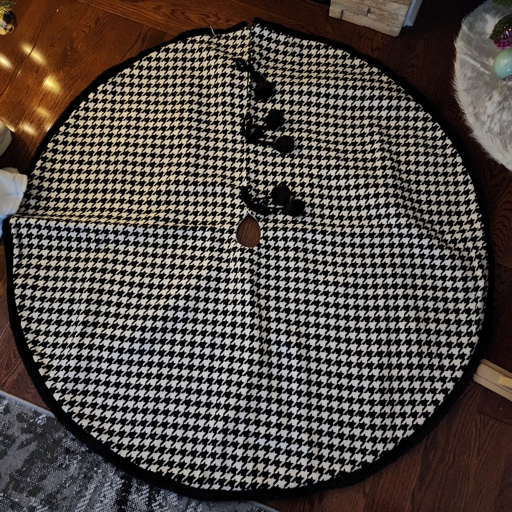 Tree Skirt - Picture 2 of 8